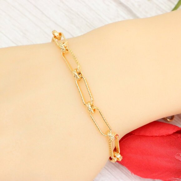 "Trendy Handmade Bracelet – A Thoughtful Gift for Girls & Women | UNVRC1521 - Picture 1 of 10